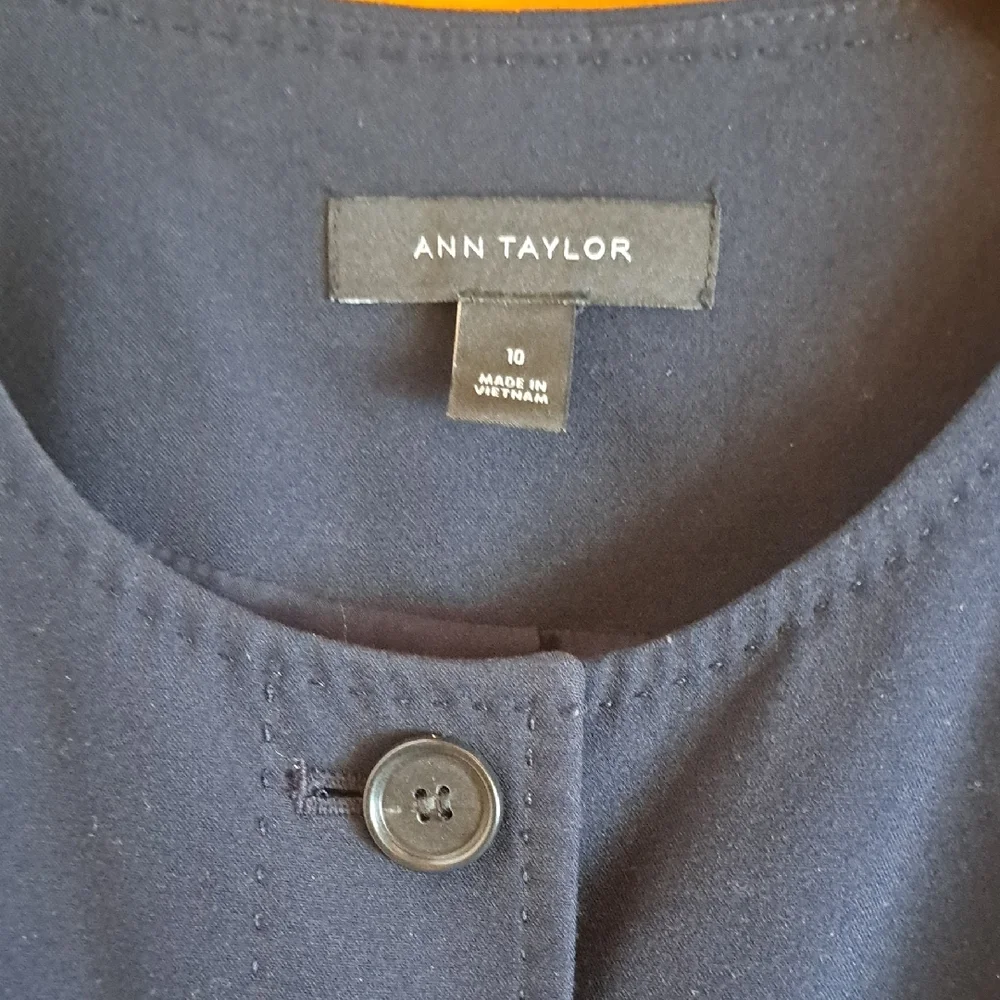 Ann Taylor Navy Women's Blazer with Pants Suit Size 10 - Picture 3 of 12